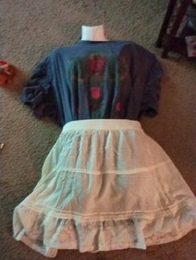 NATURAL LIFE Cream Smocked Waist Skirt Large W/Lg-X-Lg Freedom T-Shirt